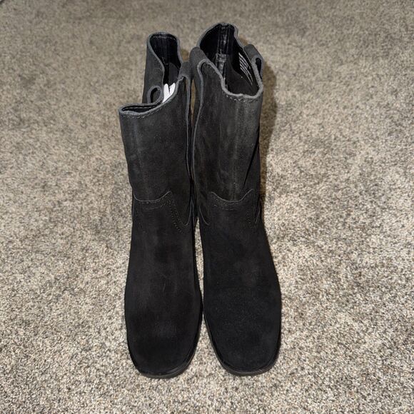 Size 6 Women’s Steve Madden Boots- Black